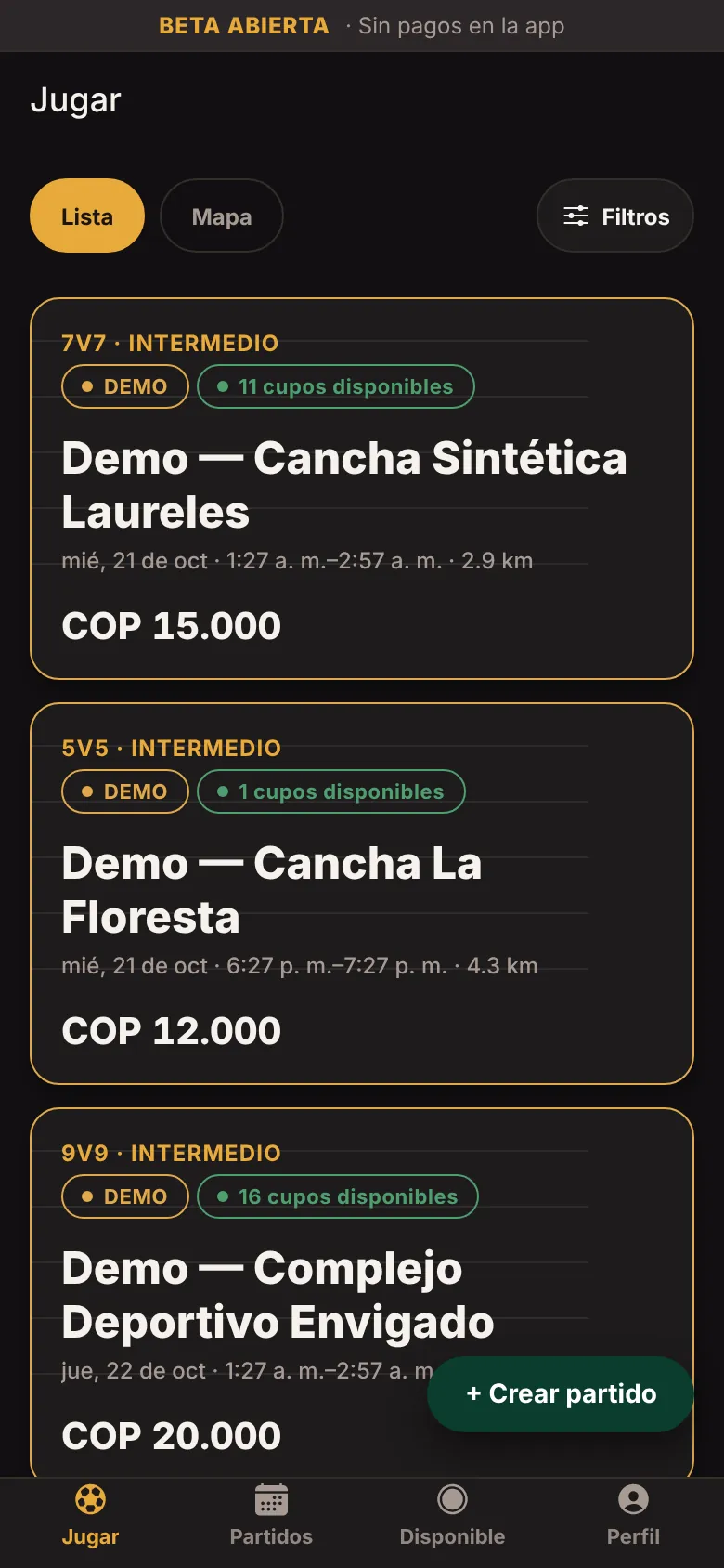 Captura real de la beta de PARCHUP: lista de partidos cerca con formato, nivel, cupos disponibles y valor de referencia (datos de demostración). Captura de la beta con datos de ejemplo (DEMO).