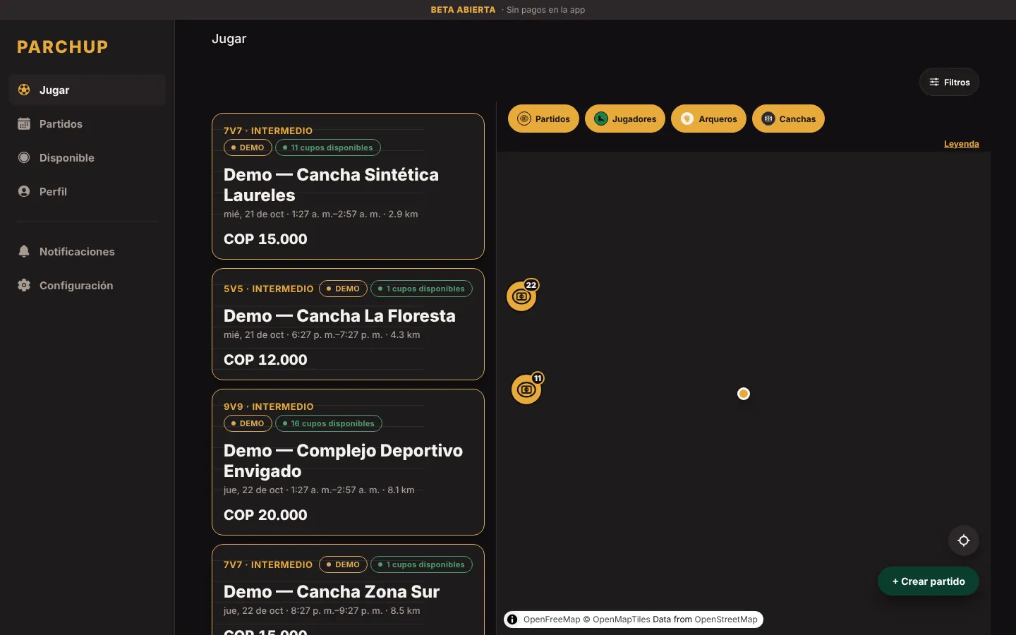 Captura real de la beta en computador: lista de partidos a la izquierda y mapa a la derecha, con partidos de ejemplo marcados DEMO.